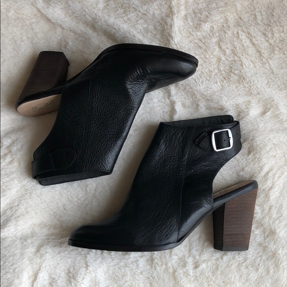 NWOB Seychelles open back booties